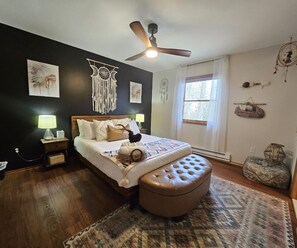 Room - Arrowhead Community Hot Tub Firepit Game Room Movie Room Fireplace Walk to Pool (Pocono Lake)