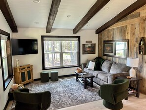 TV - Modern cabin in the woods in Mentone, Alabama (Mentone)