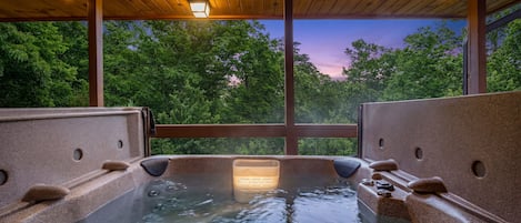 Outdoor spa tub