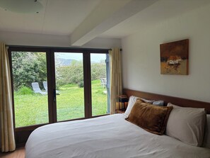 3 bedrooms, in-room safe, desk, iron/ironing board