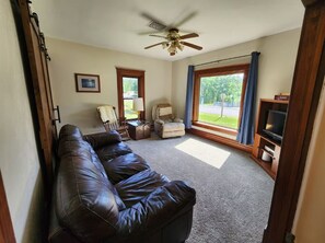 Living area - Mt. Morris Chain Waterfront Lake House (Wautoma)