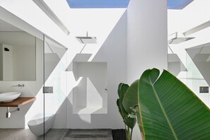 Shower, hair dryer, bidet, towels - ABORA: Private Pool Ocean View Villa for Sunset Escapes (La Pared)