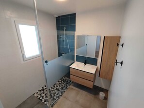 Shower, toilet paper - Crozon-Morgat family home (Crozon)