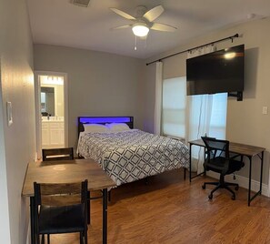 Room - Cozy 1-bedroom full unit next to Houston Downtown (Houston)