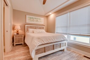 Room - Paradise Point. Uninterrupted ocean views in a cozy 2-bedroom house (Marathon)