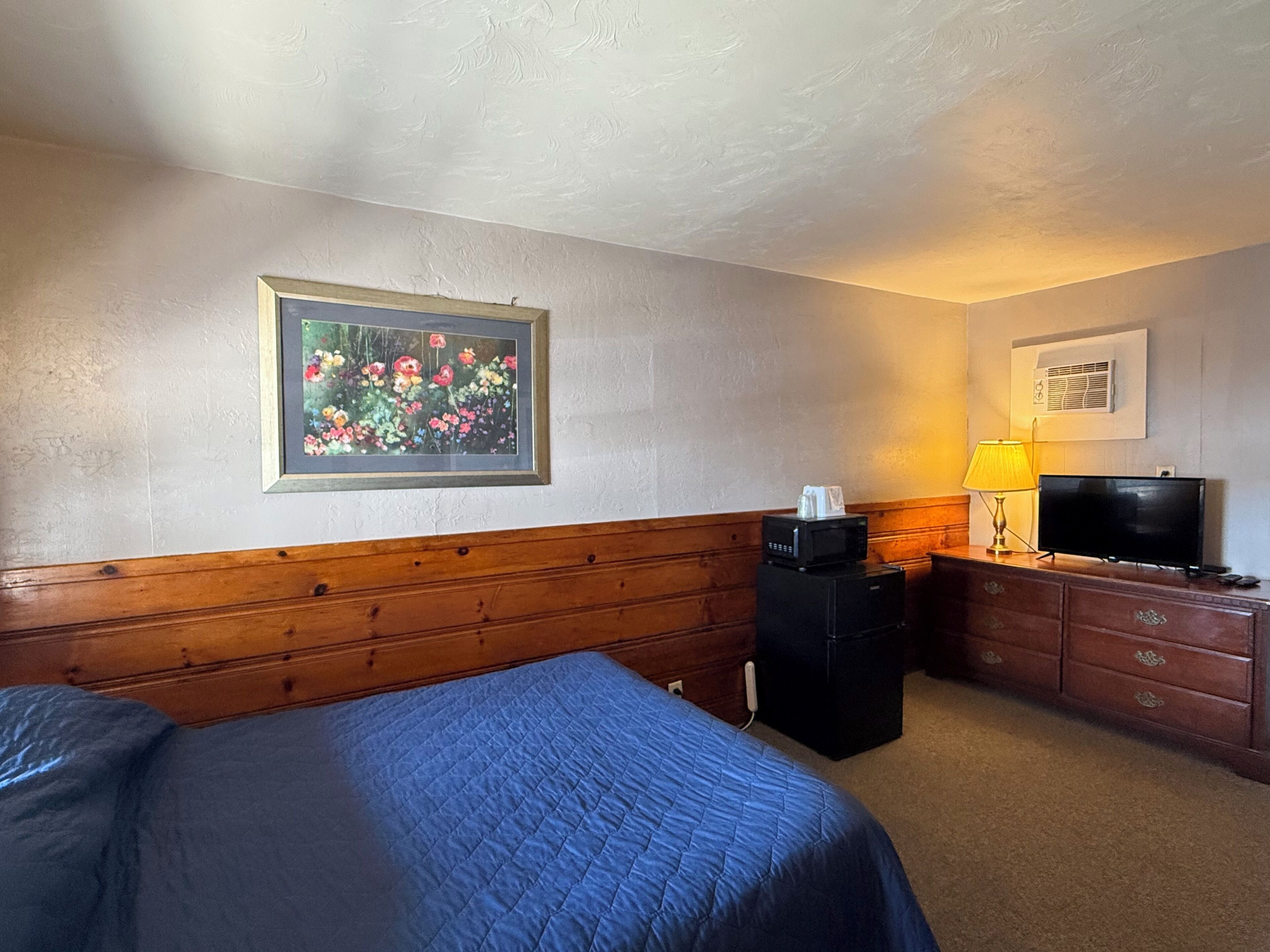Basic Single Room | Free WiFi