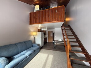 Living area - Pineapple Inn (North Attleborough)