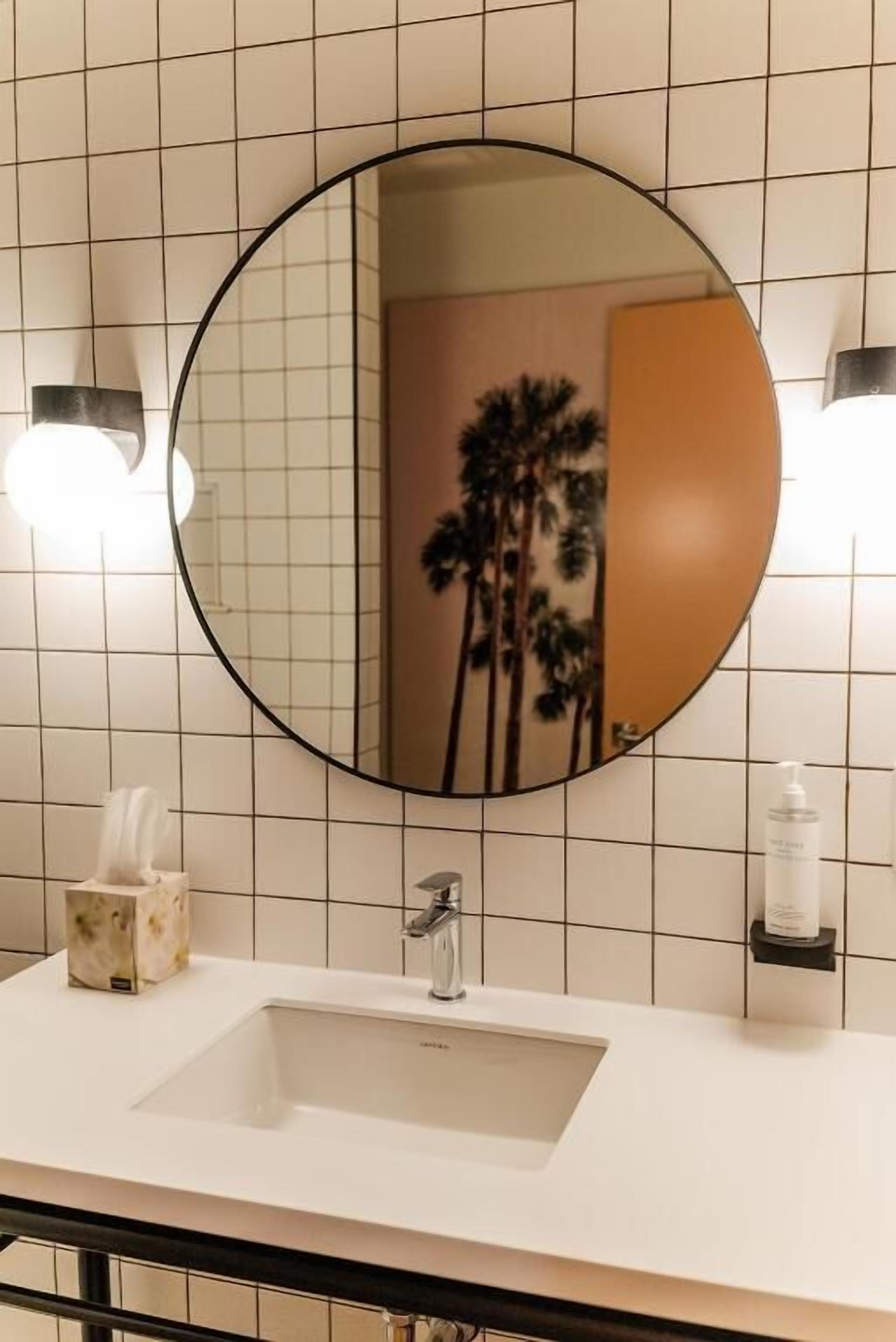 Dusche, kostenlose Toilettenartikel, Haartrockner, Handtücher