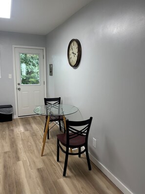 Dining - Comfy 1-bedroom apartment in south Charlotte with parking and yard (Charlotte)