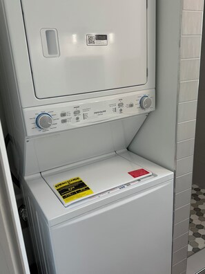 Interior - Comfy 1-bedroom apartment in south Charlotte with parking and yard (Charlotte)