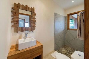 Dusche, Handtücher, Seife, Toilettenpapier