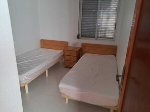 3 chambres, fer et planche à repasser, accès Internet, draps fournis