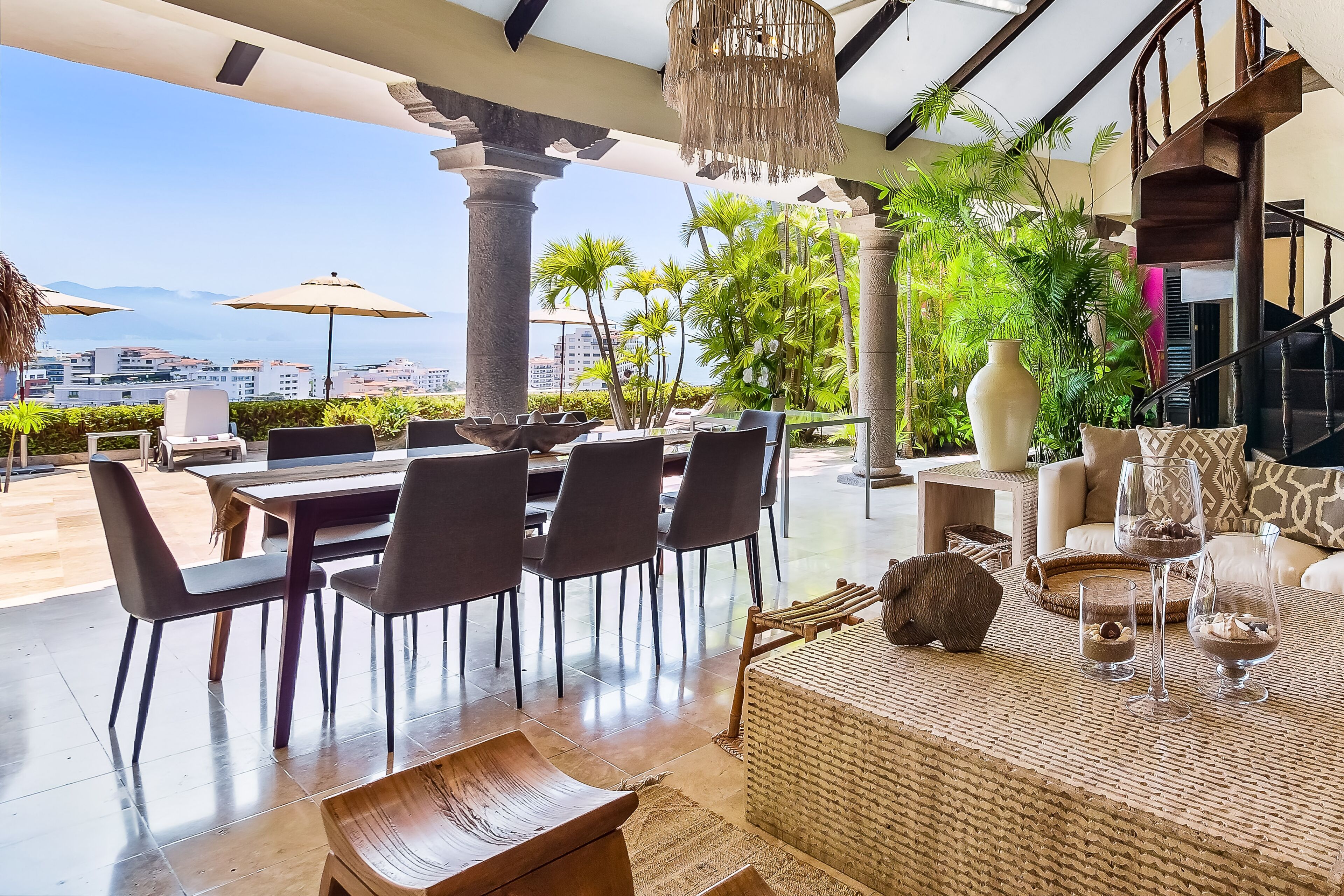 Villa, varias camas, acceso a la alberca, vista al océano (Casa Ciclamor) | Restaurante al aire libre