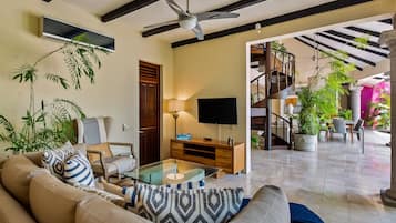 Villa, Multiple Beds, Pool Access, Ocean View (Casa Ciclamor) | Living area