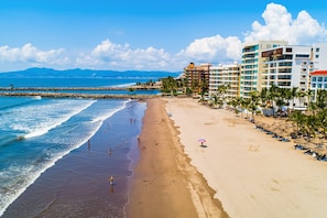 Beach nearby - Beachfront 4th-floor Condo With Views, Outdoor Pool, Balcony, W/D & Central AC (Nuevo Nayarit)