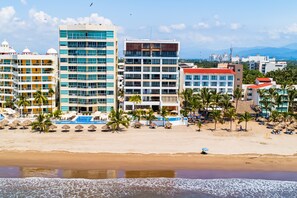 Exterior - Beachfront 4th-floor Condo With Views, Outdoor Pool, Balcony, W/D & Central AC (Nuevo Nayarit)