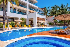 Pool - Beachfront 4th-floor Condo With Views, Outdoor Pool, Balcony, W/D & Central AC (Nuevo Nayarit)