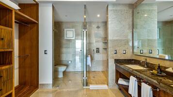 Condo, varias camas, balcón, vista al océano (Blue Horizon 1001 at Residences) | Baño | Toallas