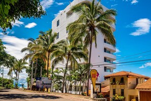 Exterior - Oceanfront Condo With Huge Balcony, Sweeping Ocean View & Amazing Pool (Puerto Vallarta)
