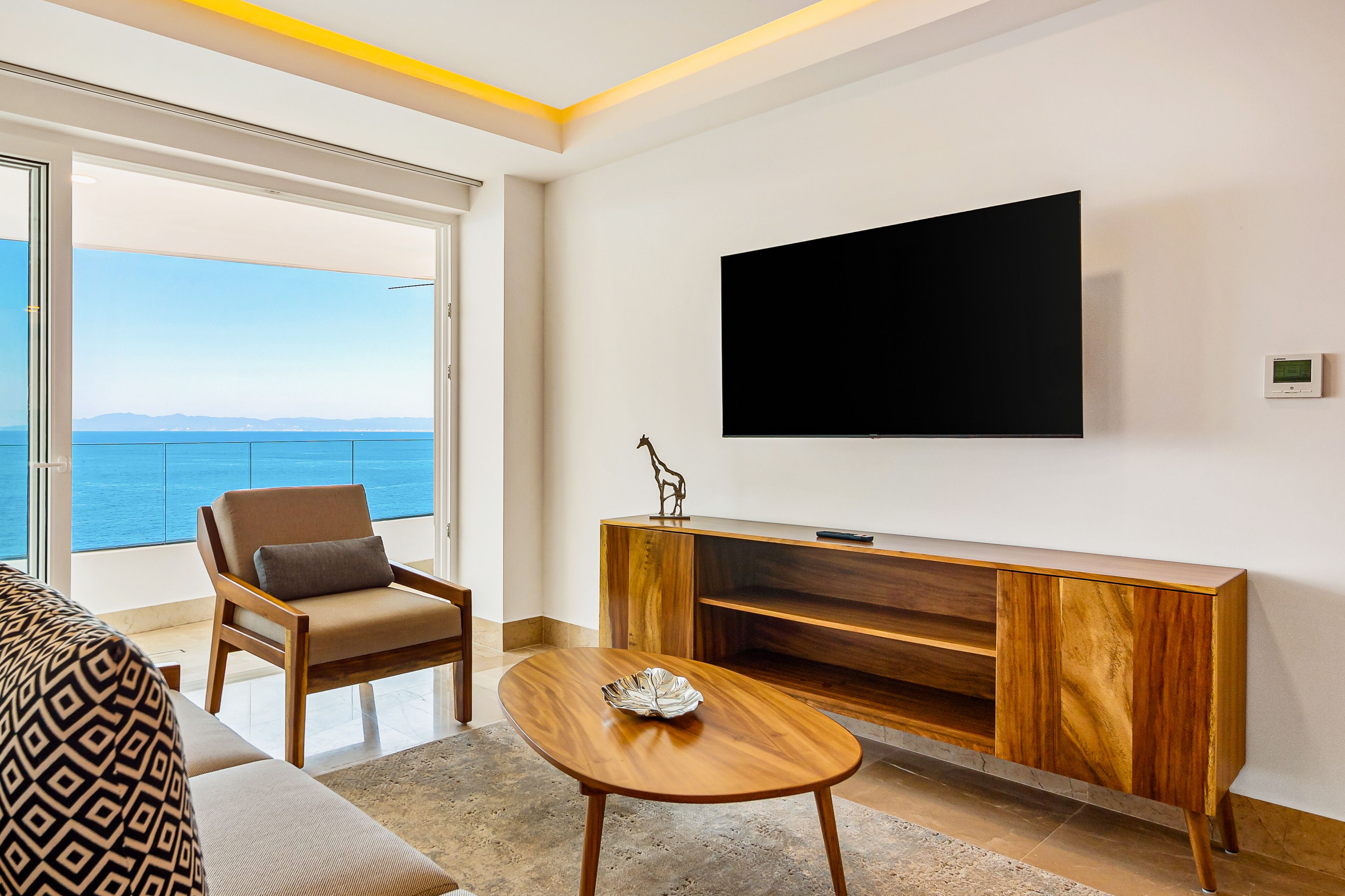 Condo, 1 cama King size, hidromasaje, vista al océano (Blue Horizon 802 at Residences) | Área de sala de estar