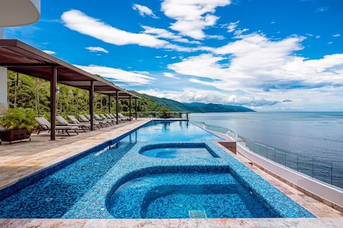 Oceanfront, 8th-floor Condo With Pool, Pool spa & Large Balcony