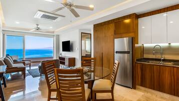 Condo, 1 cama King size, acceso a la alberca, vista al océano (Blue Horizon 902 at Residences) | Interior