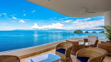 Condo, 1 cama King size, acceso a la alberca, vista al océano (Blue Horizon 902 at Residences) | Vista desde la habitación