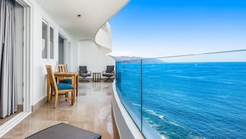 Condo, 1 cama King, acesso à piscina, vista para o oceano (Blue Horizon 902 at Residences) | Vista do quarto