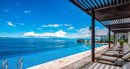 Oceanfront Condo With Rooftop Infinity Pool, Panoramic Views, Balcony, Gym, & AC