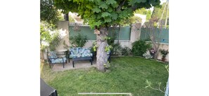 Terrace/patio - Air-conditioned family home with heated, secure swimming pool (Marseille)