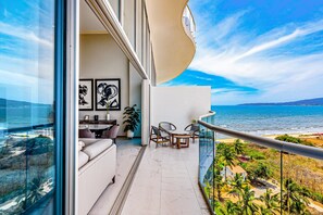 Outdoor dining - Luxury Ocean-view Condo With Resort Pool, Private Balcony, and Washer/dryer (Nuevo Nayarit)