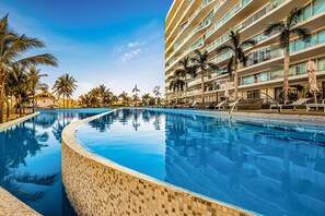 Outdoor pool - Luxury Ocean-view Condo With Resort Pool, Private Balcony, and Washer/dryer (Nuevo Nayarit)