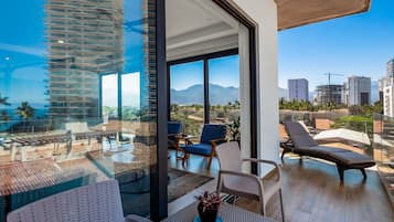 Condo, varias camas, acceso a la alberca, vista al océano (Portosanto 502) | Terraza o patio