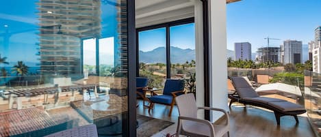 Condo, varias camas, acceso a la alberca, vista al océano (Portosanto 502) | Terraza o patio