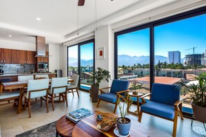 Condo, varias camas, acceso a la alberca, vista al océano (Portosanto 502) | 2 habitaciones, decoración personalizada y muebles diferentes 