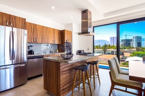 Condo, nhiều giường, có thể sử dụng hồ bơi, quang cảnh biển (Portosanto 502) | Bếp riêng