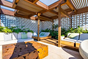 Terrace/patio - Modern Condo With Rooftop Pool, Balcony, gas Grill & gym Access (Puerto Vallarta)
