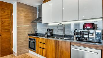 Condo, 1 cama King size, hidromasaje, vista al océano (Blue Horizon 701 at Residences) | Cocina privada