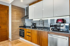 Condo, 1 cama King size, hidromasaje, vista al océano (Blue Horizon 701 at Residences) | Cocina privada