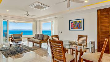 Condo, 1 cama King size, hidromasaje, vista al océano (Blue Horizon 701 at Residences) | 1 habitación, decoración personalizada y muebles diferentes