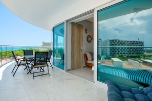 Apartment, Mehrere Betten, Poolzugang, Meerblick (Marítima Golf # 4B) | Speisen im Freien