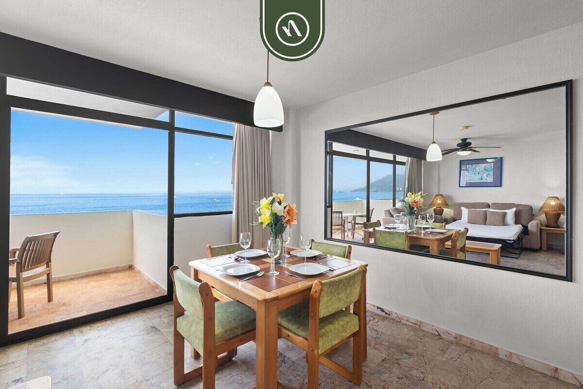 Appartement, 1 kingsize bed met slaapbank, balkon, uitzicht op zee (Costa Sur Suite 2) | 1 slaapkamer, individueel gedecoreerd, individueel gemeubileerd