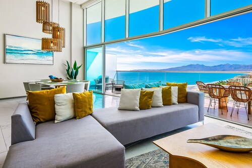 Oceanfront Luxury With Amazing View, 4 Pools, Private Beach, On-site Spa, Dining