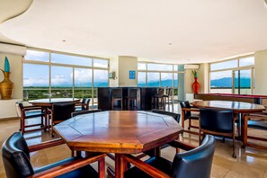 Banquet hall - Charming Condo With Ocean-view, Pool & Balcony (Nuevo Nayarit)