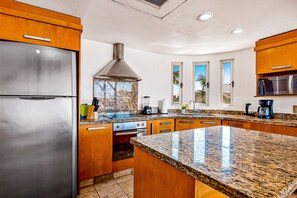 Private kitchen - Charming Condo With Ocean-view, Pool & Balcony (Nuevo Nayarit)