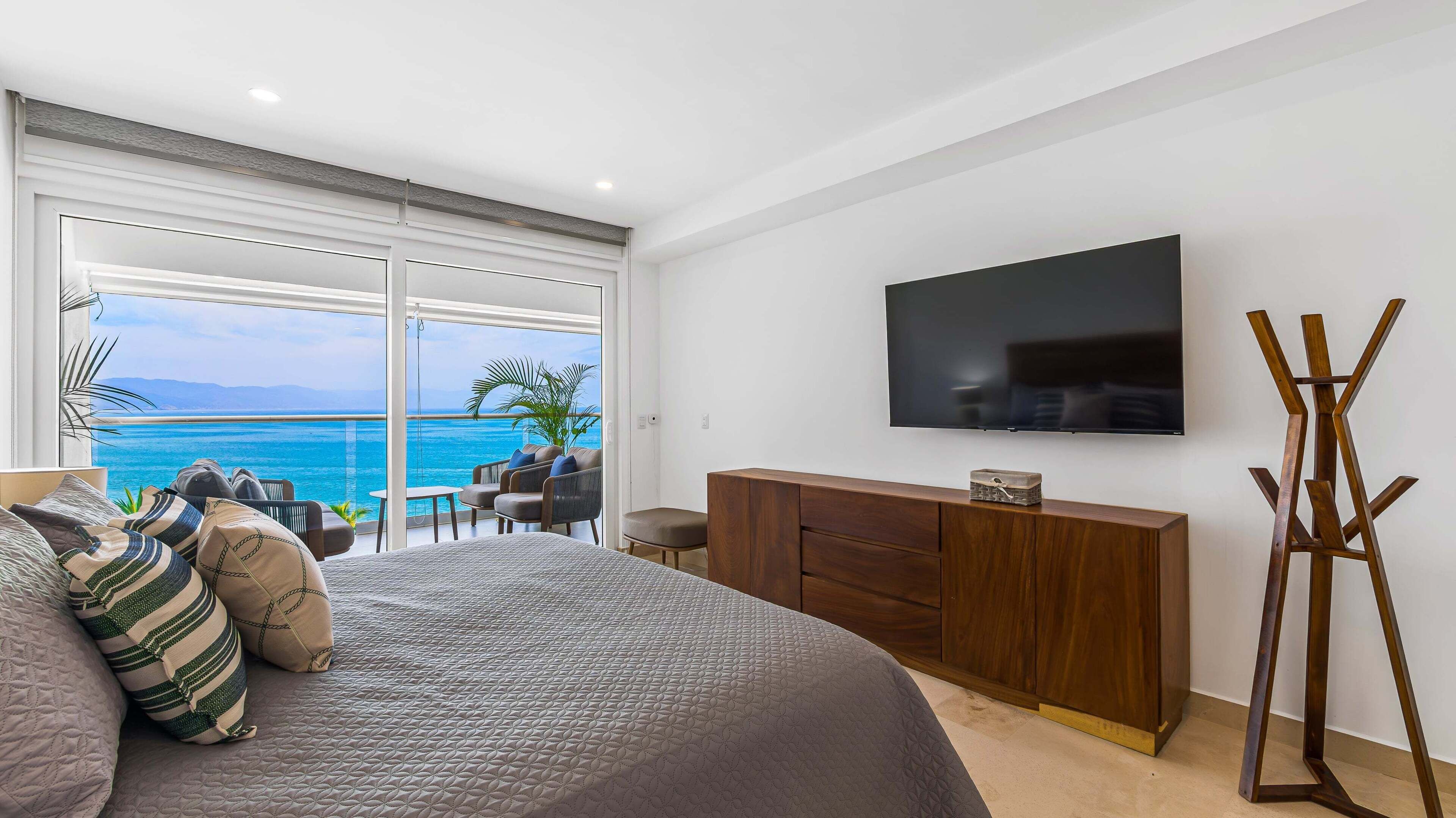 Condo, varias camas, acceso a la alberca, vista al océano (Marlin Room at Harbor 171 Torre Norte) | 2 habitaciones, decoración personalizada y muebles diferentes 