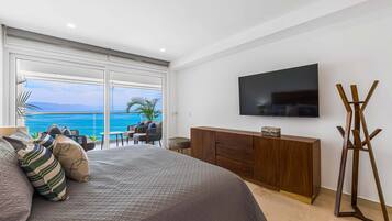 Condo, varias camas, acceso a la alberca, vista al océano (Marlin Room at Harbor 171 Torre Norte) | 2 habitaciones, decoración personalizada y muebles diferentes