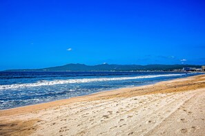 Una playa cerca