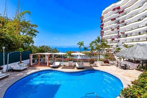 Pool - Elegant Oceanview Suite With Private Terraces, hot Tub, Heated Pool & gym (Puerto Vallarta)