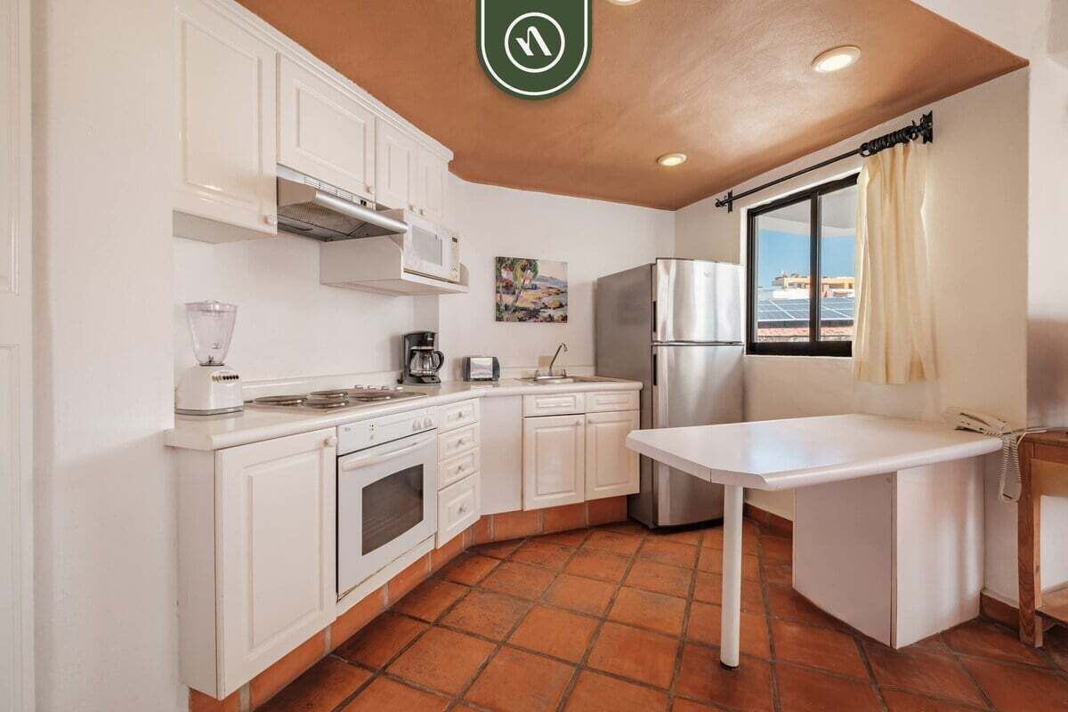 Condo, varias camas, balcón, vista al océano (One Beach Street 307 B) | Cocina privada